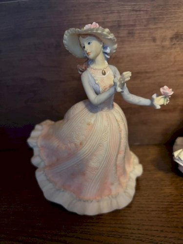 Paire de figurines en porcelaine – Royal Doulton – Modèle Natalie – 1996