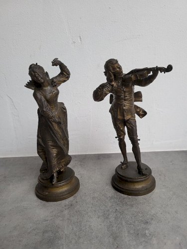 PAIRE DE FIGURINES PERSONNAGES MUSICIENS EN REGULE