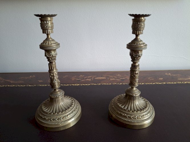 Paire de flambeaux grands bougeoirs en bronze XIX siècle hauteur 27 cm