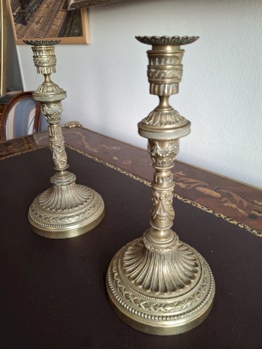 Paire de flambeaux grands bougeoirs en bronze XIX siècle hauteur 27 cm