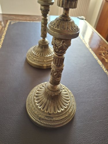 Paire de flambeaux grands bougeoirs en bronze XIX siècle hauteur 27 cm