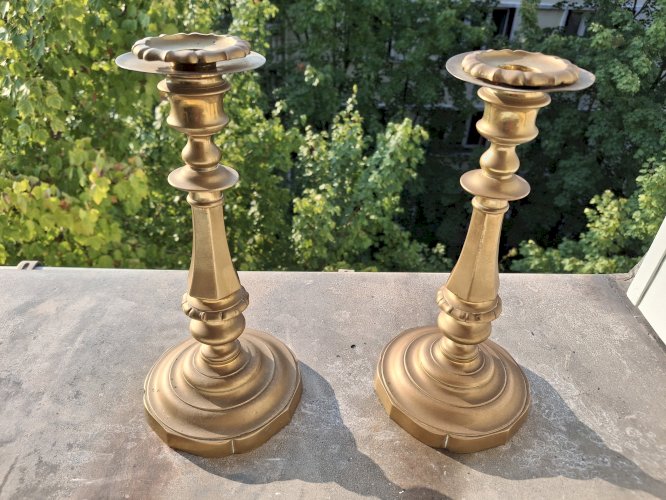 Paire de flambeaux grands bougeoirs en laiton doré XIXè siècle