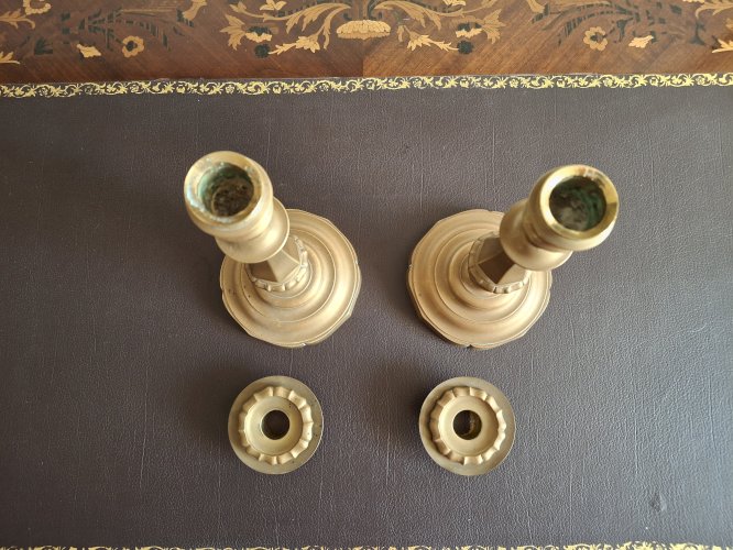 Paire de flambeaux grands bougeoirs en laiton doré XIXè siècle