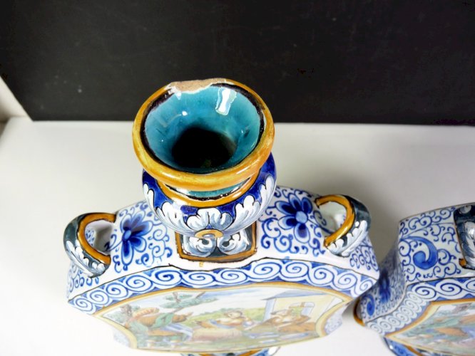 Paire de gourdes faïence Blois ? XIX° décor majolique signées H - 29 cm