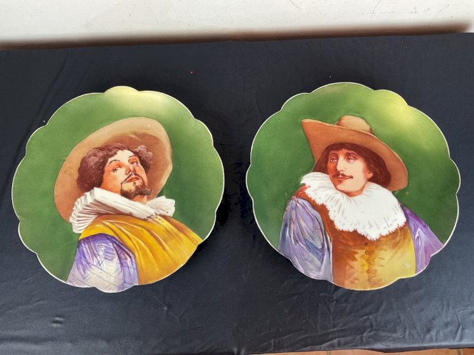 Paire de grand plat  CORONET LIMOGES Signed L Coudert CAVALIER Portrait