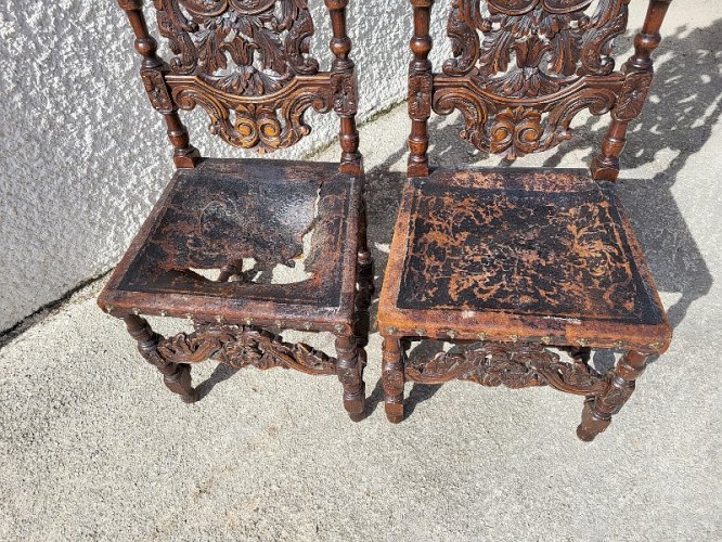 PAIRE DE GRANDES CHAISES A RESTAURER EN BOIS SCULPTE DU XIX ème SIECLE REF JE