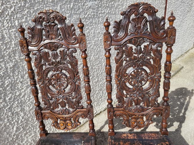 PAIRE DE GRANDES CHAISES A RESTAURER EN BOIS SCULPTE DU XIX ème SIECLE REF JE