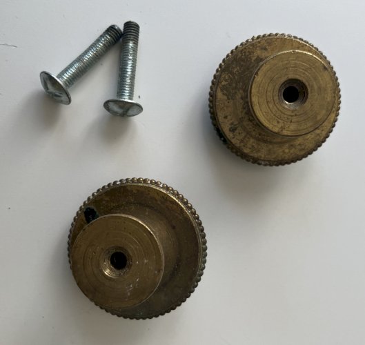 paire de gros boutons de tiroir ou porte en bronze laiton massif diametre 39 mm