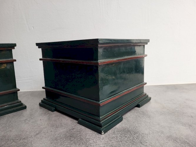 PAIRE DE JARDINIERES EN BOIS LAQUE VERTE ET ROUGE