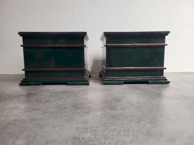 PAIRE DE JARDINIERES EN BOIS LAQUE VERTE ET ROUGE