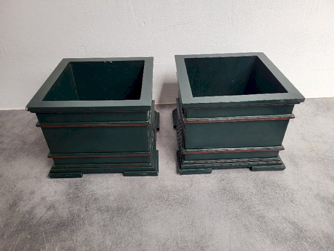 PAIRE DE JARDINIERES EN BOIS LAQUE VERTE ET ROUGE