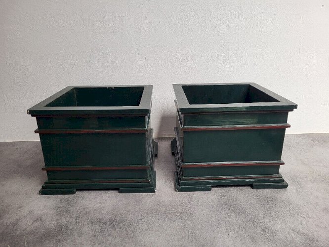 PAIRE DE JARDINIERES EN BOIS LAQUE VERTE ET ROUGE
