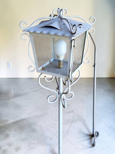 Paire de lampadaires en fer forgé