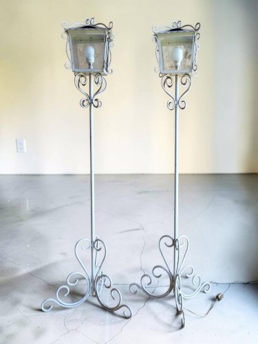 Paire de lampadaires en fer forgé