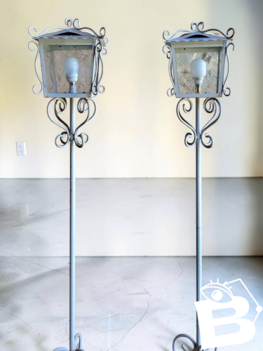 Paire de lampadaires en fer forgé