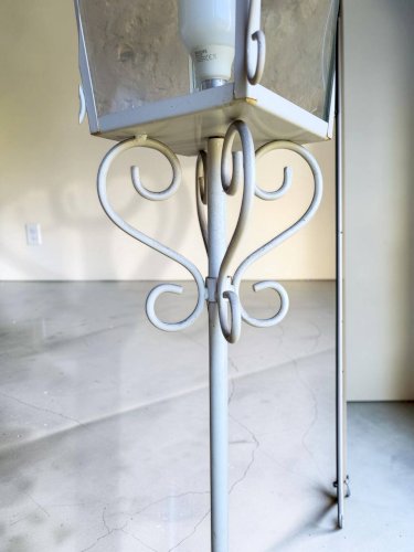 Paire de lampadaires en fer forgé