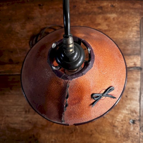 Paire de lampes 1960 en cuir LTCL avec surpiqures dans le goût d'Adnet M3676