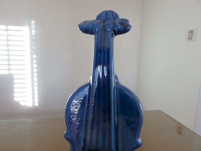 PAIRE DE LAMPES  VIOLONCELLE  EN CERAMIQUE BLEUE ET OPALINE ANNEES 70 80 