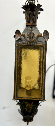 Paire de lanternes en tole laquée XX siècle