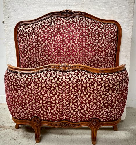 Paire de lit corbeille de style Louis XV en hetre teinté XX siècle