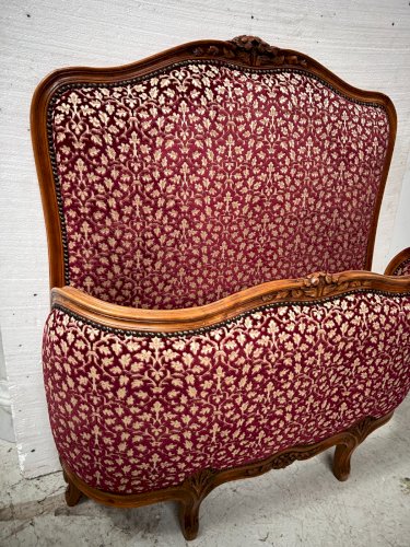 Paire de lit corbeille de style Louis XV en hetre teinté XX siècle