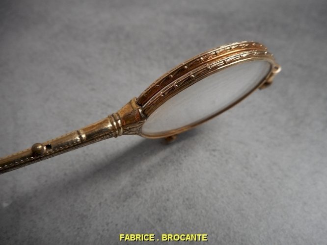 PAIRE DE LUNETTES LOUPE A SYSTEME AVEC SACOCHE