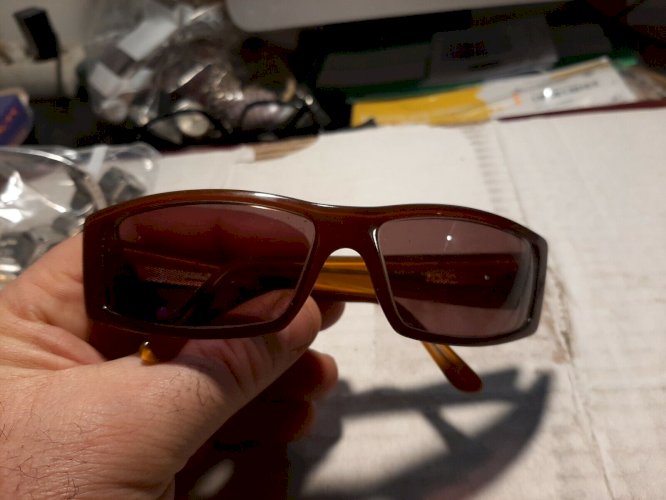 paire de lunettes solaires salvatore Ferragamo
