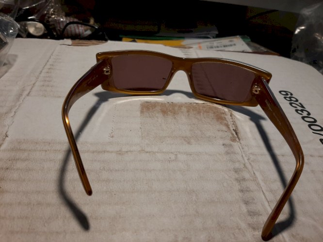 paire de lunettes solaires salvatore Ferragamo