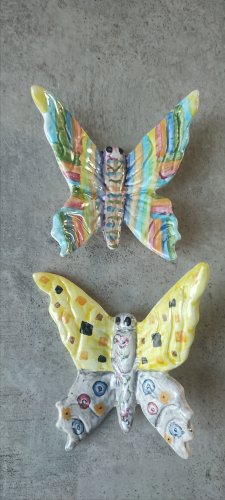 Paire de Papillons en Céramique signée.