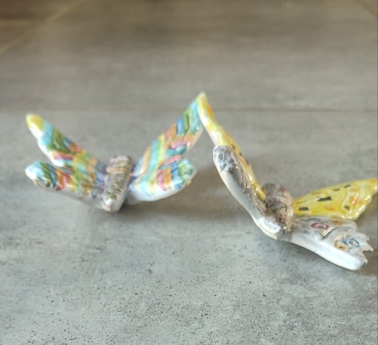 Paire de Papillons en Céramique signée.