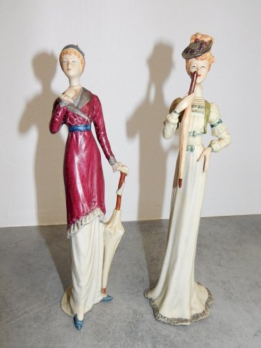 PAIRE DE PERSONNAGES EN BISCUIT COLORE