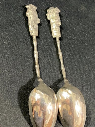 Paire de petites cuillères en argent massif Chine Indochine milieu XXe