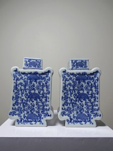 Paire de petits vases couverts ou pots chinois porcelaine vintage