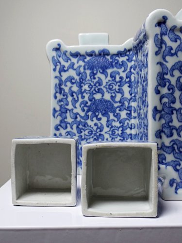 Paire de petits vases couverts ou pots chinois porcelaine vintage