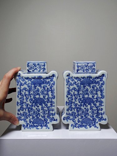 Paire de petits vases couverts ou pots chinois porcelaine vintage