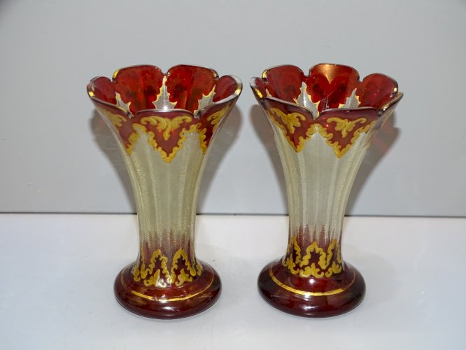-PAIRE DE PETITS VASES CRISTAL de BOHEME AVEC DORURES COLLECTION VITRINE  D