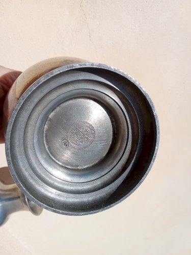 Paire de petits vases en étain 