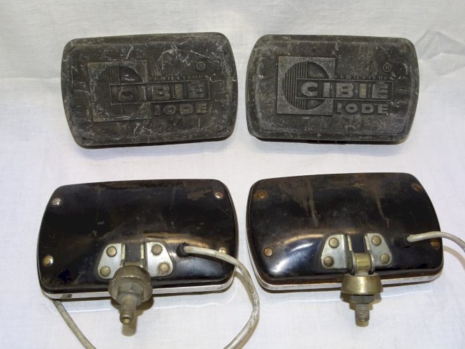 -PAIRE DE PHARES LONGUE PORTEE CIBIE IODE AVEC CACHES JUS de GRENIER  VHC    D