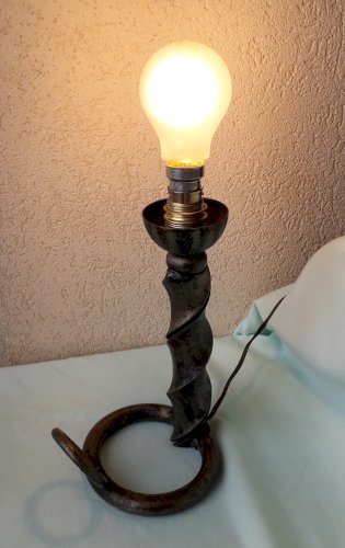 Paire de pieds de lampe en fer forgé