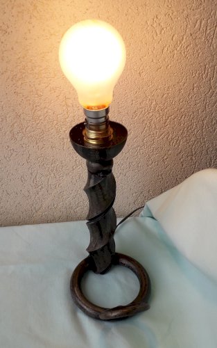 Paire de pieds de lampe en fer forgé