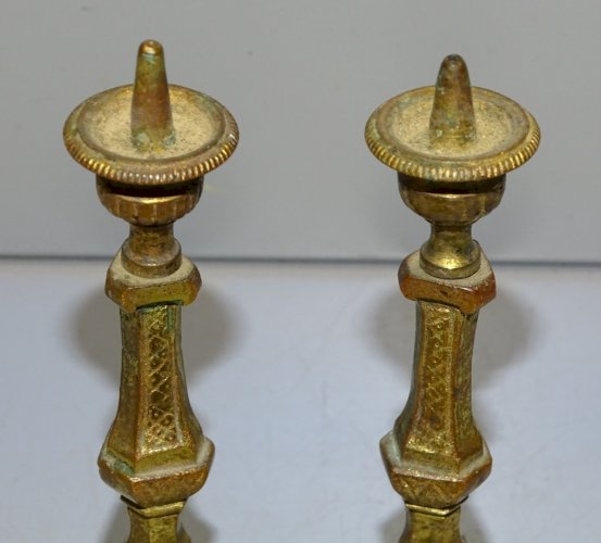 -PAIRE de PIQUES CIERGES MINIATURES EN BRONZE de POUPEE ou Curé RELIGION   D