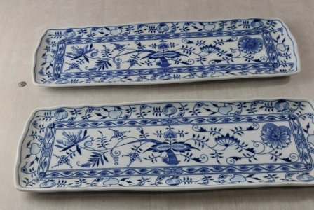 Pair of cake plates, Blue Onion decor / porcelain Czechoslovakia / Czech