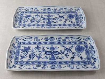 Cake dish pair, Blue Onion decor / Czechoslovak porcelain / Czech