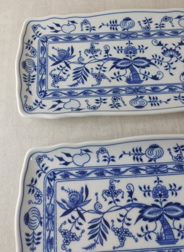 Paire de plats à cake, décor Blue Onion / porcelaine Tchécoslovaquie / Czech