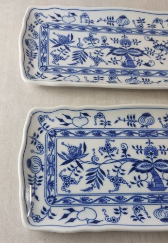 Paire de plats à cake, décor Blue Onion / porcelaine Tchécoslovaquie / Czech