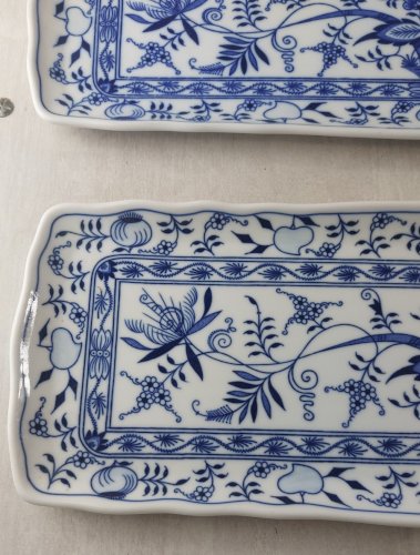 Paire de plats à cake, décor Blue Onion / porcelaine Tchécoslovaquie / Czech
