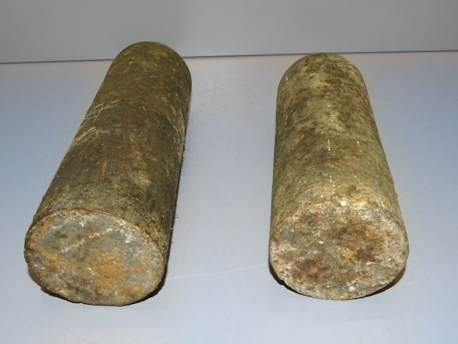 -PAIRE de POIDS fonte HORLOGE PENDULE COMTOISE MENSUELLE XVIIIe COMTOIS CLOCK  D