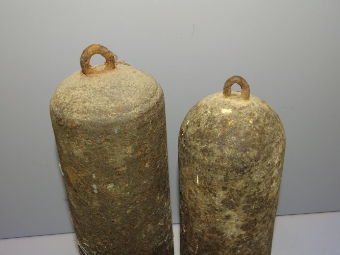 -PAIRE de POIDS fonte HORLOGE PENDULE COMTOISE MENSUELLE XVIIIe COMTOIS CLOCK  D