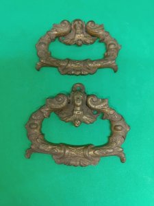 paire de poignee ancienne en bronze à decor dange en bon etat