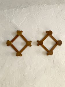 Paire de porte-manteaux accordéon en bois